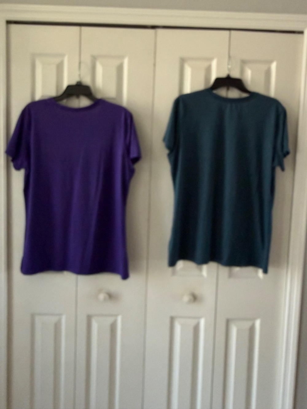 2 Nike Dri-Fit Women's tees, Vnecks, EUC, XL - Picture 2 of 9